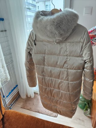 Plumífero largo beige/dorado talla M