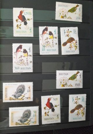 Serie 10 francobolli Bhutan uccelli
