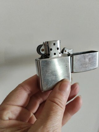 Accendino Swatch con camioncino