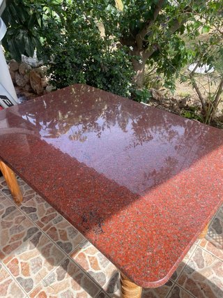 mesa con tablero de mármol