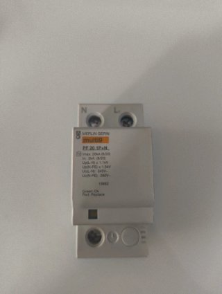 Sobre tensiones, Merlin Gerin multi9 PF 20 1P+N