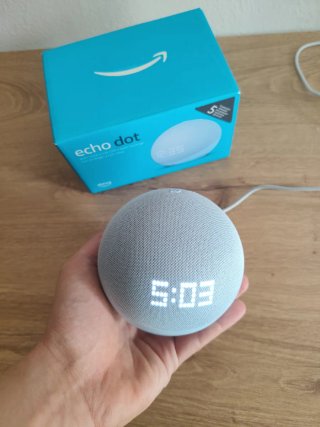 Amazon Echo Dot 5 azzurro con orologio