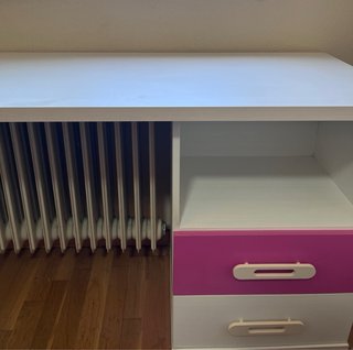 Escritorio juvenil blanco y rosa con cajones