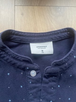 Polo azul con puntos blancos