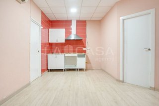 Local comercial en venta en Pubilla Cases en Hospitalet de Llobregat, L´