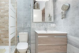 Local comercial en venta en Pubilla Cases en Hospitalet de Llobregat, L´