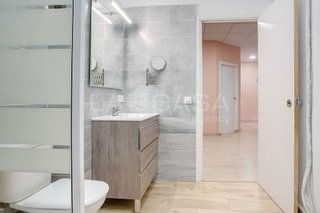 Local comercial en venta en Pubilla Cases en Hospitalet de Llobregat, L´