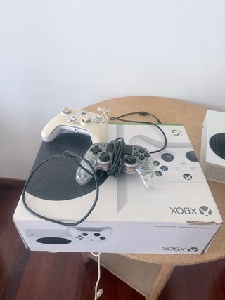 Xbox Series S + 2 mandos