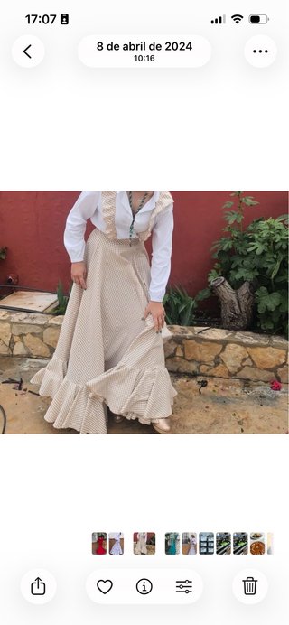 Conjunto falda y blusa beige