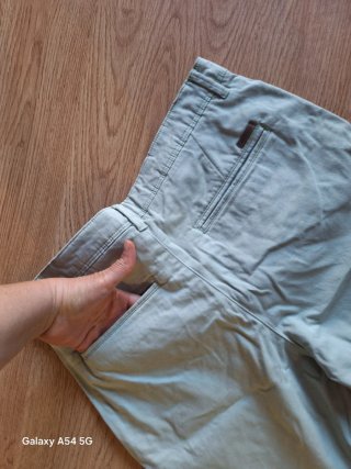 Pantalones cortos color caqui(o verde oliva claro)