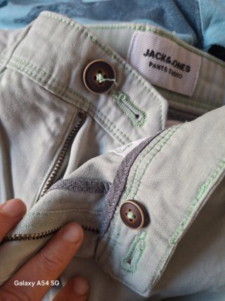 Pantalones cortos color caqui(o verde oliva claro)