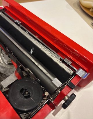 Máquina de escribir Olivetti Valentine Roja.