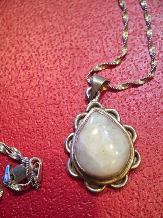 Set collana e anello con pietre