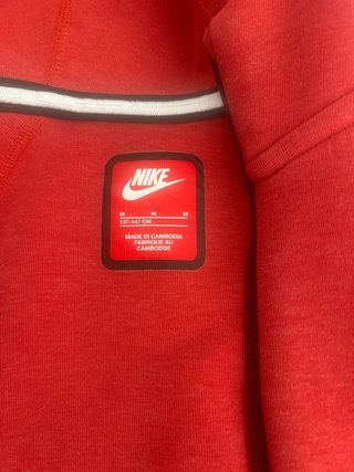 Chaqueta deportiva Nike roja