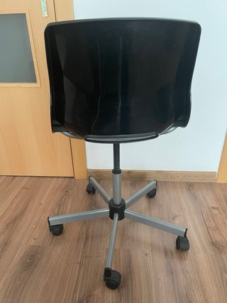 Silla de escritorio giratoria Snille negra