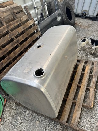 Depósito combustible 590L Renault T nuevo