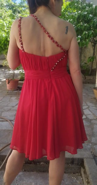 Vestido rojo festivo