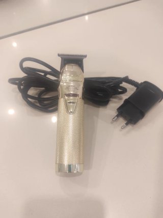Cortapelos profesional dorado con cargador