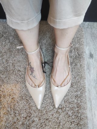 Zara Bailarinas Beige Talla 39 con Cadena Dorada