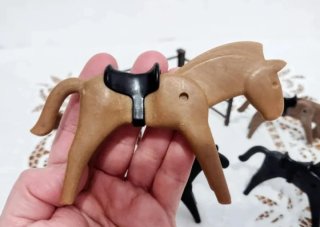 LOTE PLAYMOBIL AÑOS 80 5 CABALLOS + CERCA