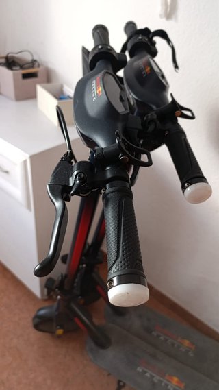 2 Monopattini Elettrici Red Bull