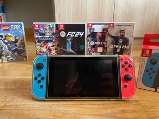 Nintendo Switch + Mario Kart + FC 24 + Mando Pro