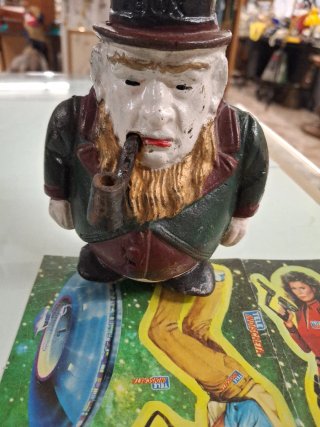 Hucha antigua inglesa de personaje