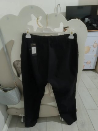 Pantaloni neri