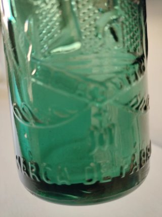 Botella Antigua Cerveza Águila Verde