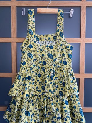Vestido Sfera volantes amarillo y azul