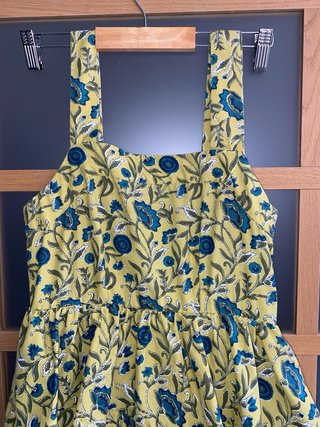 Vestido Sfera volantes amarillo y azul
