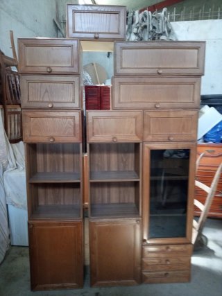 Armarios modulares de madera y cristal