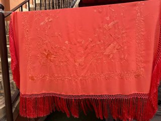 Mantón de Manila bordado coral,  125x125