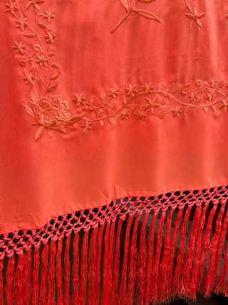 Mantón de Manila bordado coral,  125x125