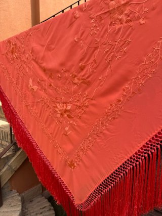 Mantón de Manila bordado coral,  125x125