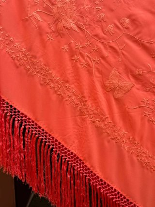 Mantón de Manila bordado coral,  125x125