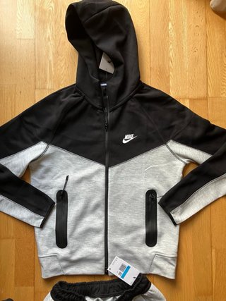 Conjunto Nike Tech Gris y Negro Talla M