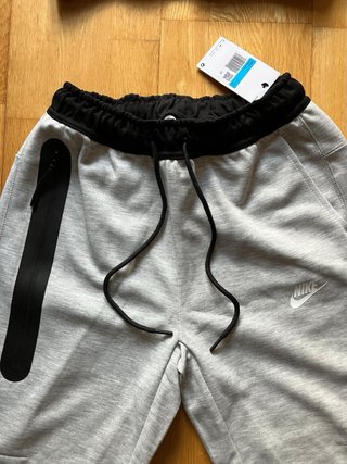 Conjunto Nike Tech Gris y Negro Talla M