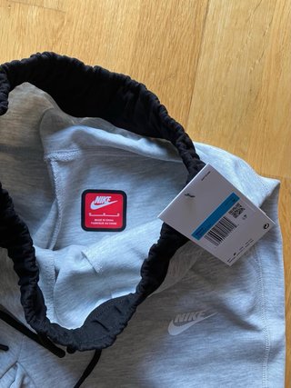 Conjunto Nike Tech Gris y Negro Talla M