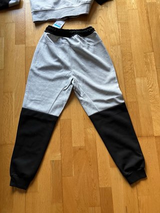 Conjunto Nike Tech Gris y Negro Talla M