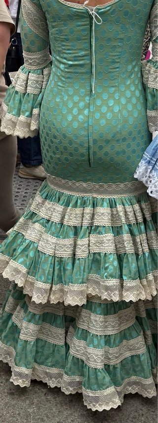 Vestido de flamenca verde con volantes