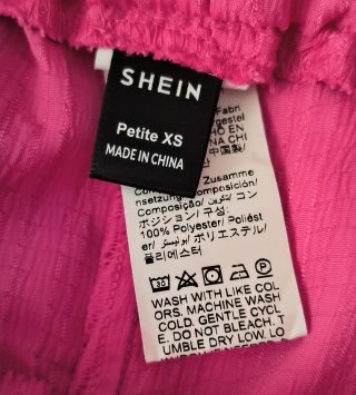 Pantalones rosas con volantes Shein