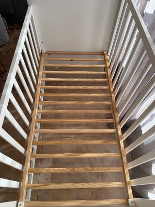Cuna bebé blanca lacada semi nueva