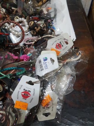 Lote de pulseras para tienda. O mercadillo