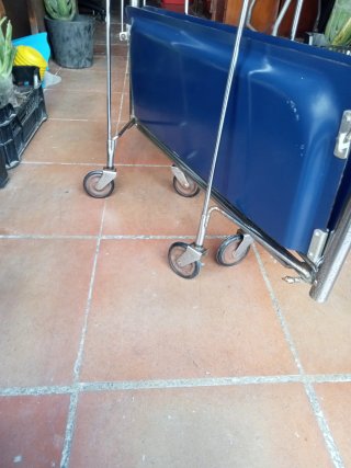 Mesa auxiliar plegable Raquer