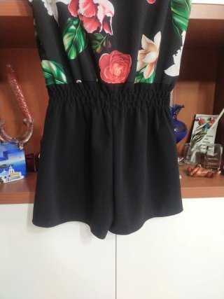 Tutina floreale nera