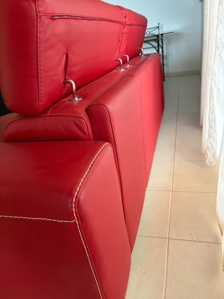 Sofá de 3 plazas en cuero rojo