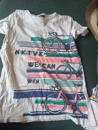 Ropa de verano de diferentes tallas de niño