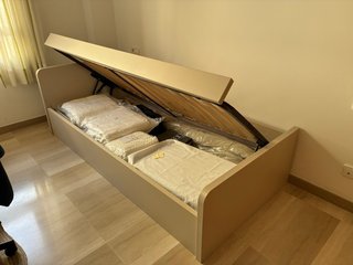 Cama con canapé de madera