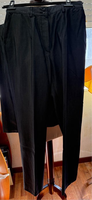 Traje de mujer Alba Conde gris con brillo